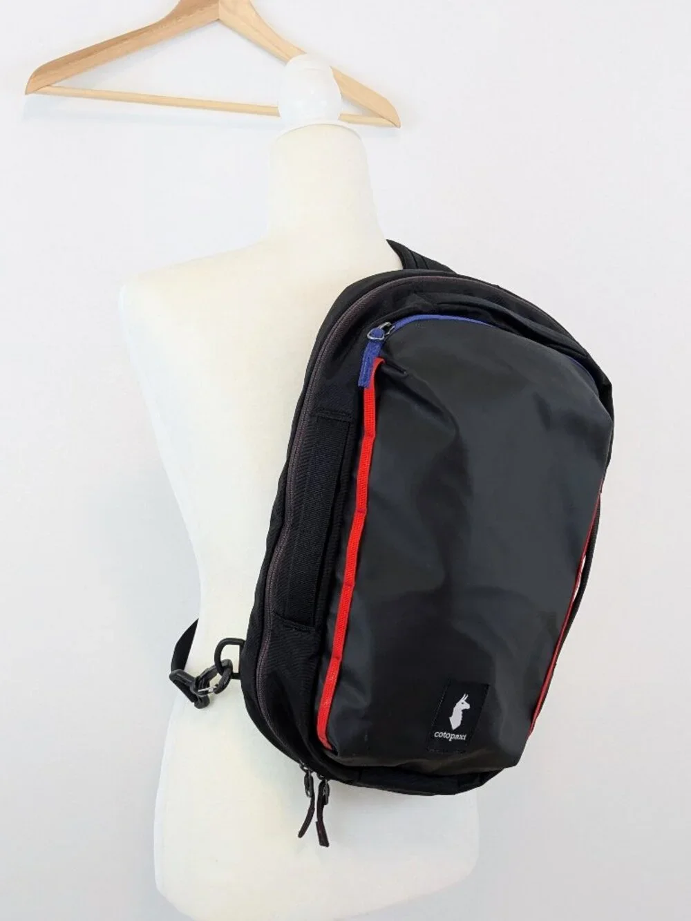 COTOPAXI  Chasqui 13L Sling Pack Black and Red